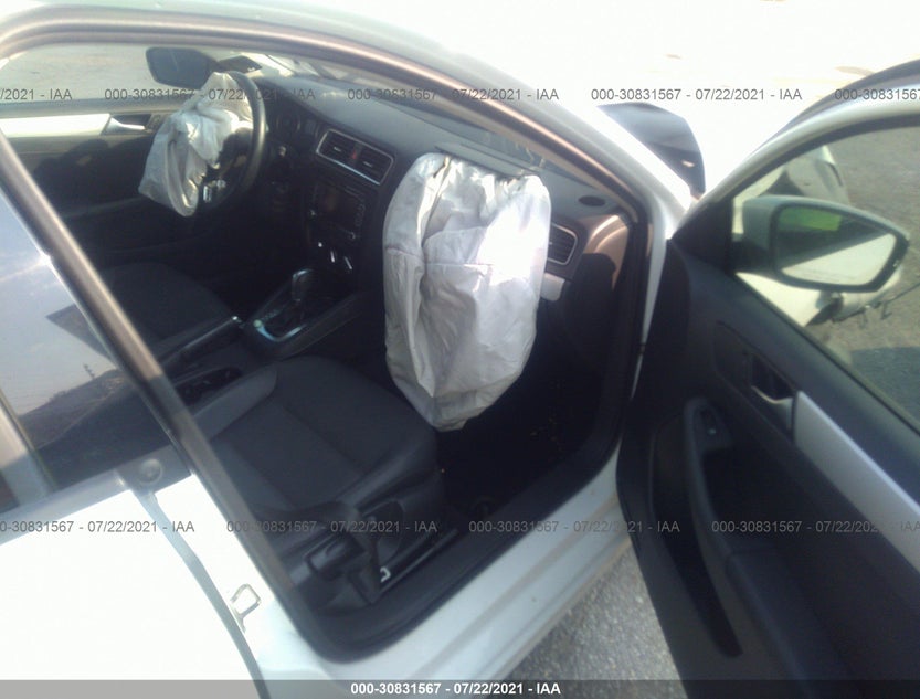 3VWLL7AJ7CM407011