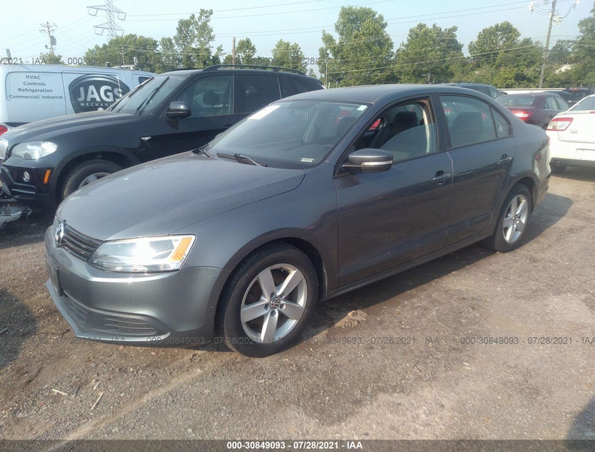 3VWLL7AJ2CM375147