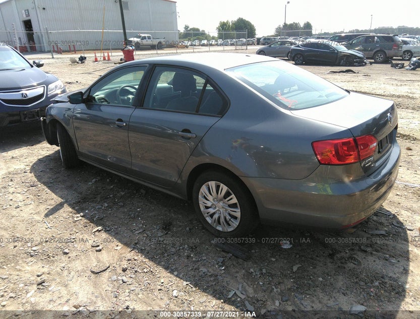 3VWDX7AJ2CM325583