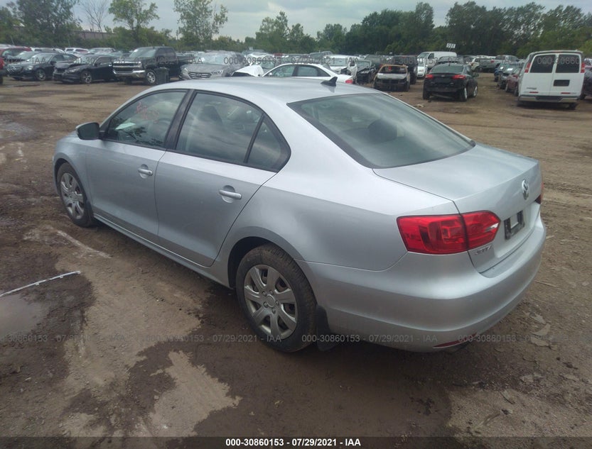 3VWB17AJ2EM440518