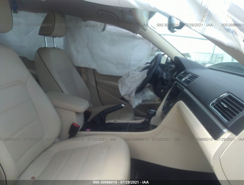 1VWDT7A38HC072324