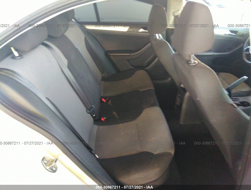 3VW2B7AJ8HM282106