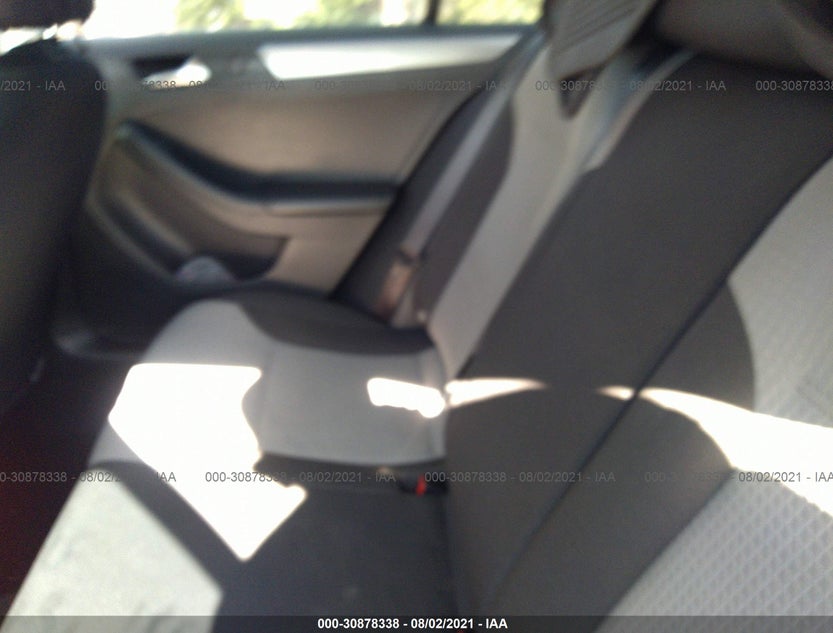 3VW2B7AJ8HM232600