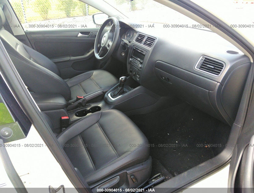 3VWD07AJ9EM382435