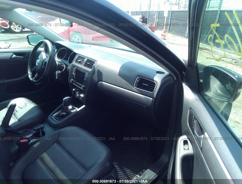 3VWDB7AJ9HM400883