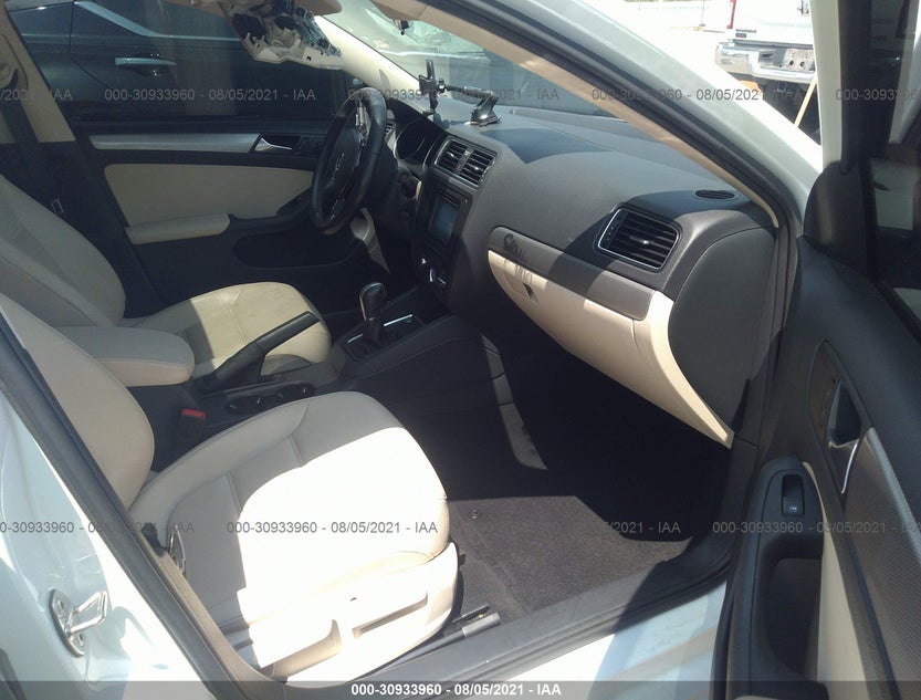 3VWDB7AJ5HM208540