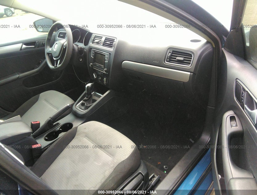3VW2B7AJXHM213742