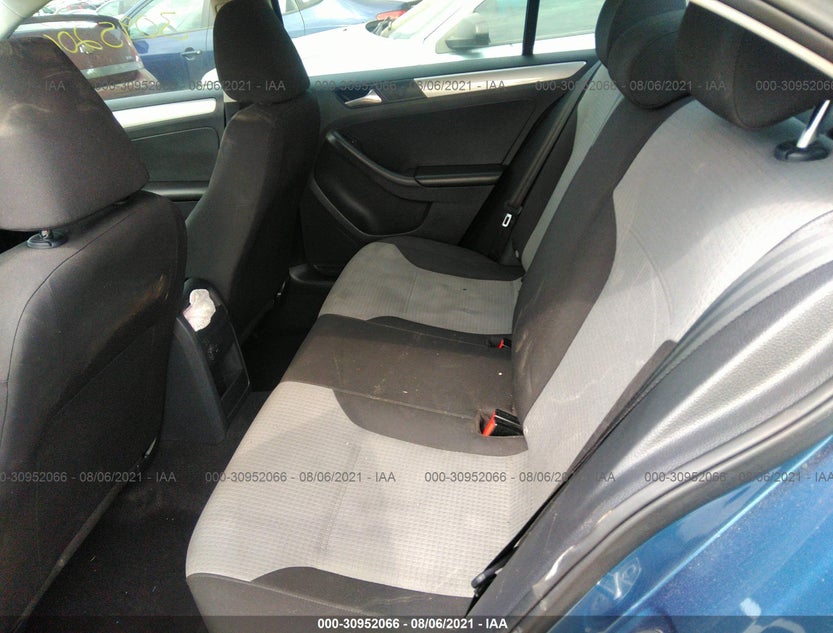 3VW2B7AJXHM213742