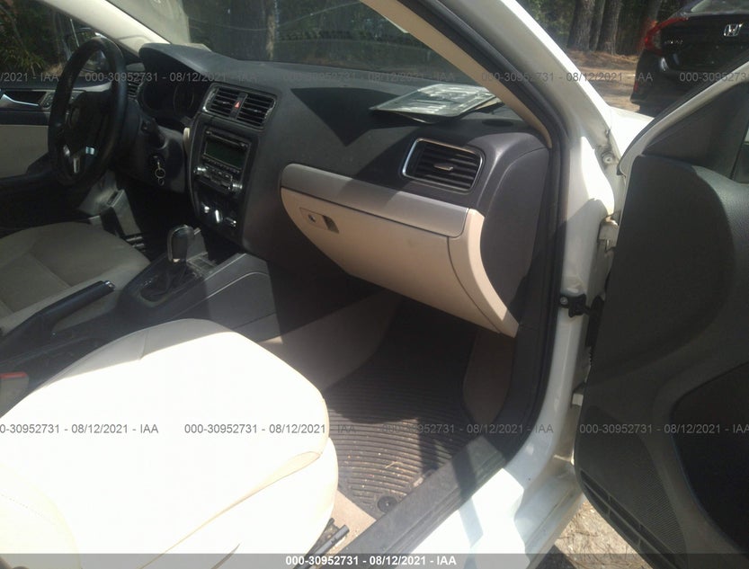 3VWLL7AJ7CM085230