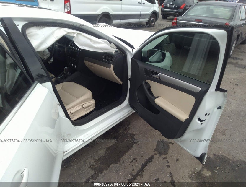 3VWDB7AJ4HM208965
