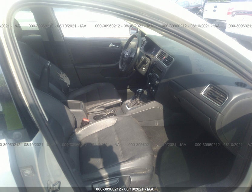 3VWDX7AJ5BM325835
