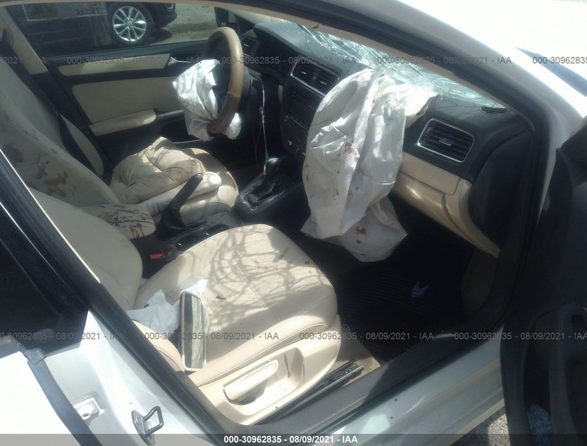 3VWDX7AJ7BM370596