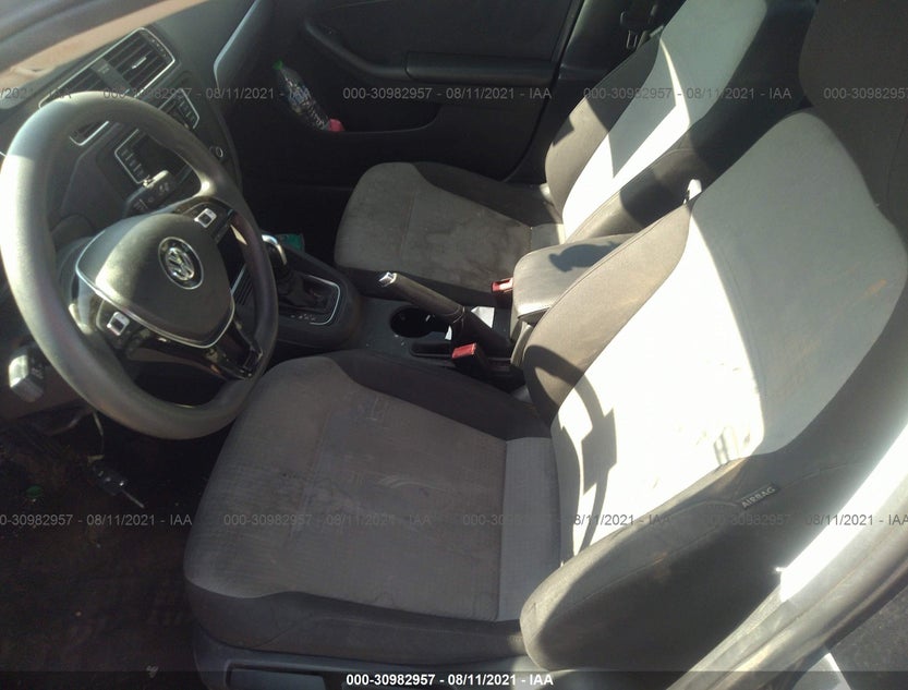 3VW2B7AJXHM379520