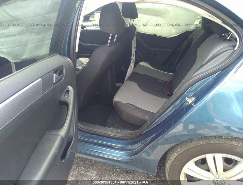 3VW2B7AJ7HM302104