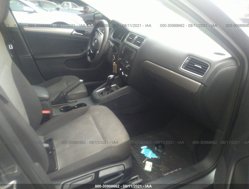 3VW2B7AJ8HM404916