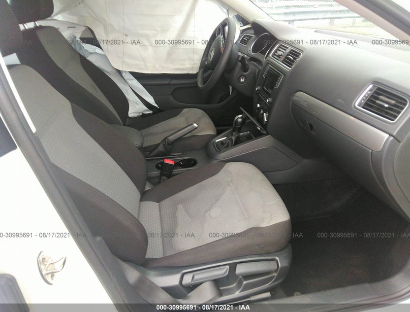 3VW2B7AJ5HM321752