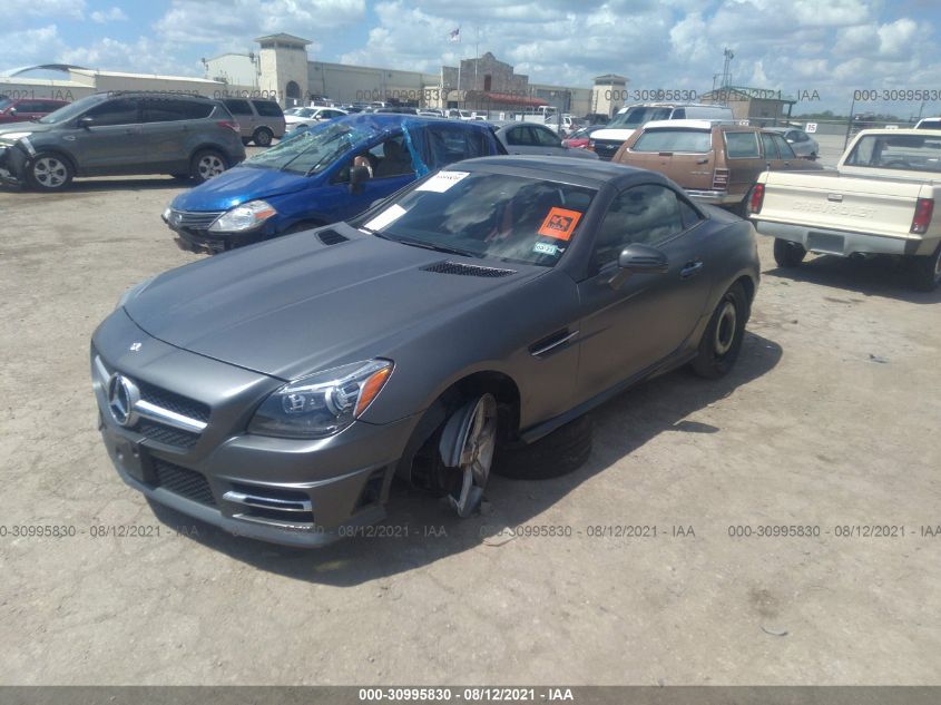 VIN WDDPK3JA5GF121878 2016 Mercedes-Benz SLK-Class,... no.2