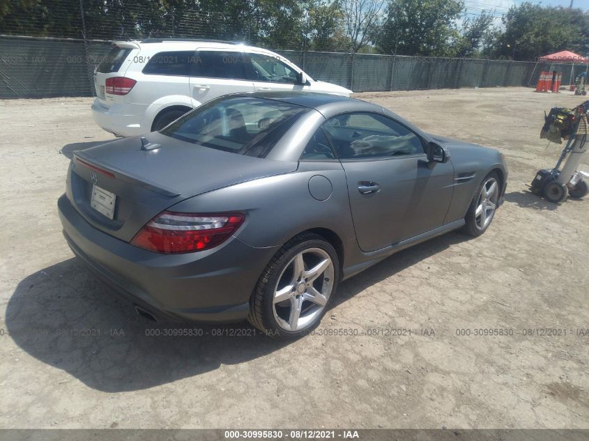 VIN WDDPK3JA5GF121878 2016 Mercedes-Benz SLK-Class,... no.4