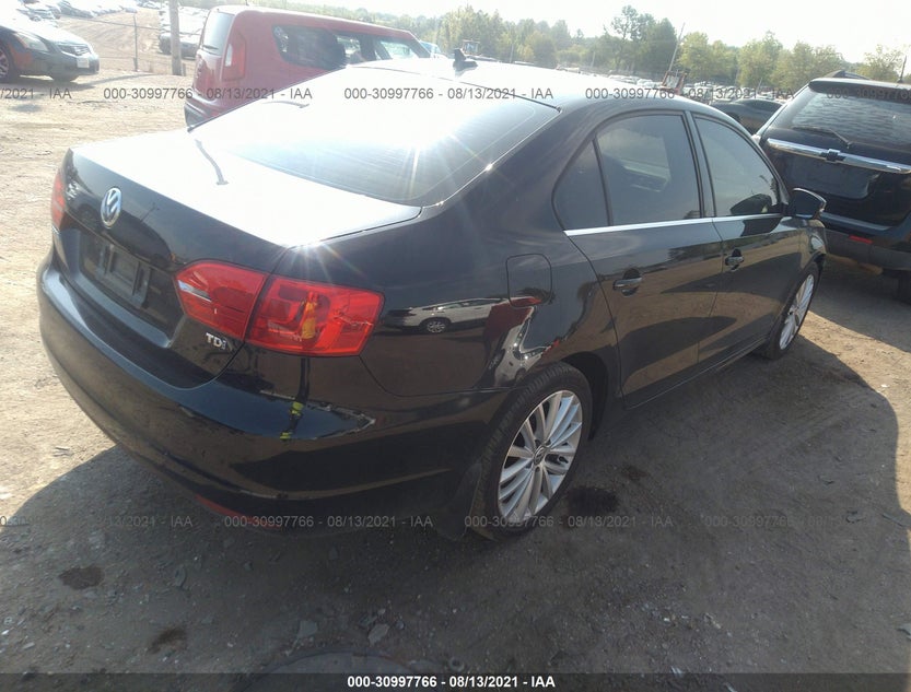3VWLL7AJ2EM440761