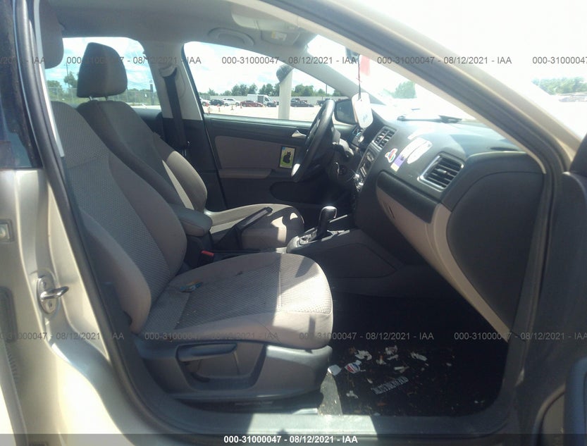 3VW2K7AJXEM329812