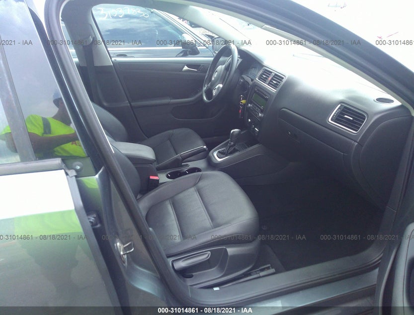 3VWDX7AJ5CM410692