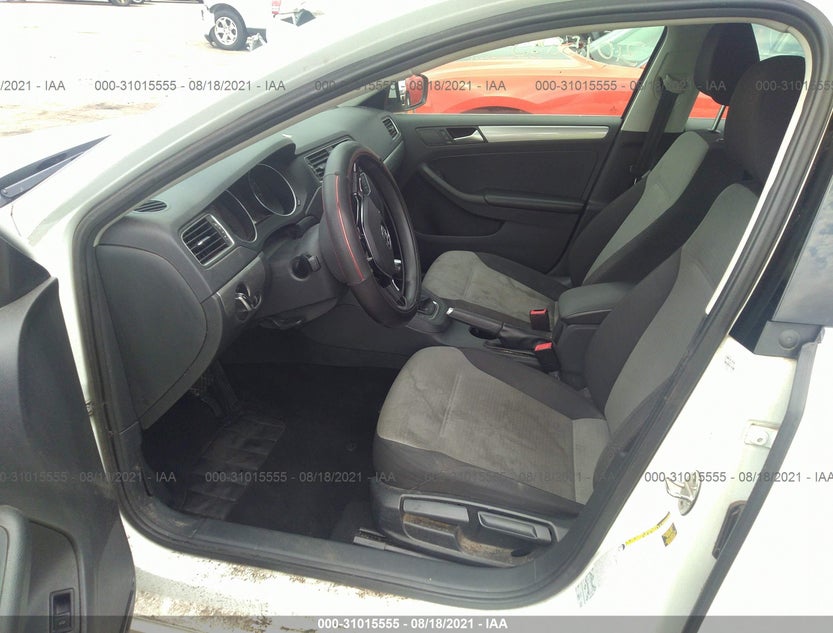 3VW2B7AJ4HM310175