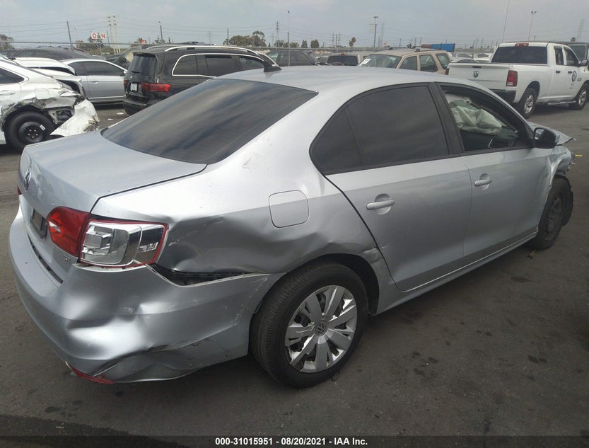 3VWD17AJ5EM261575