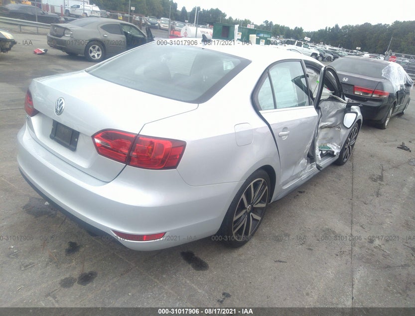 3VW467AJ6DM256482