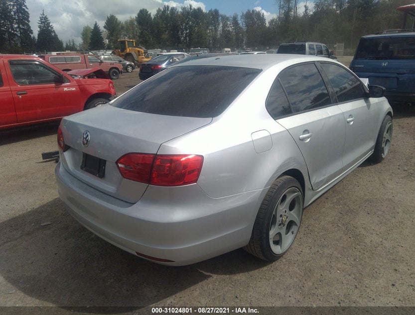 3VW1K7AJ5CM330228