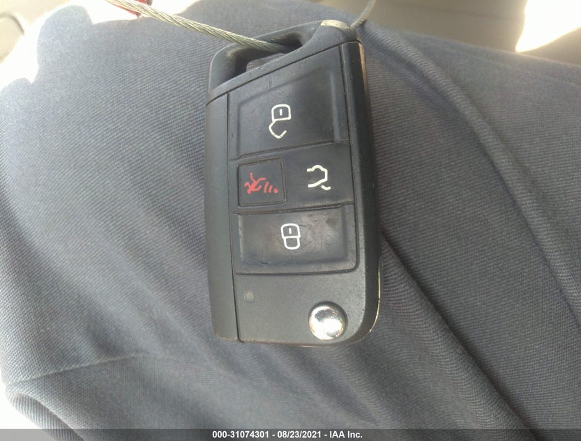 3VW817AU0FM077724