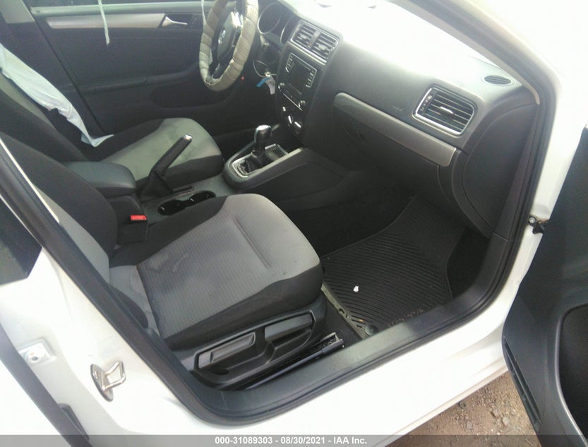 3VW2B7AJ5HM210084