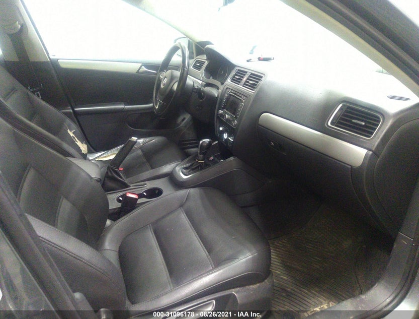 3VWLP7AJ7CM411869