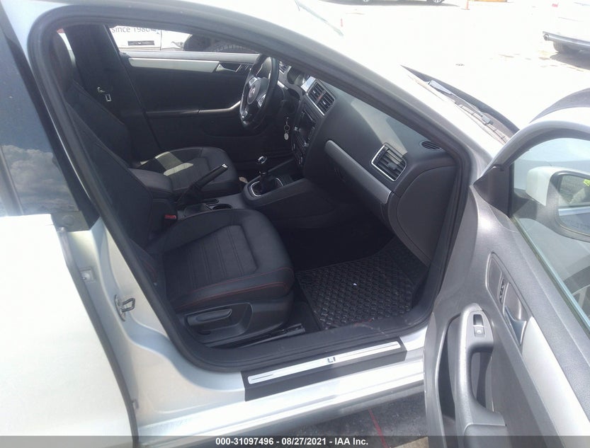 3VW567AJ8CM128389