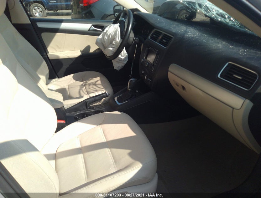 3VWLP7AJ8CM300537