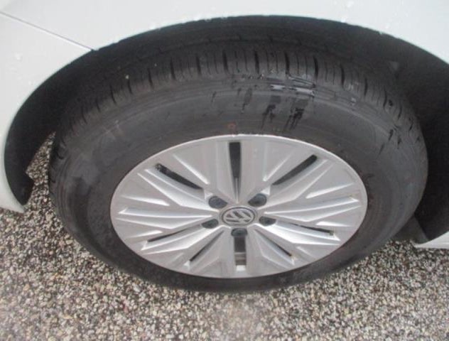 3VWC57BU4KM105595