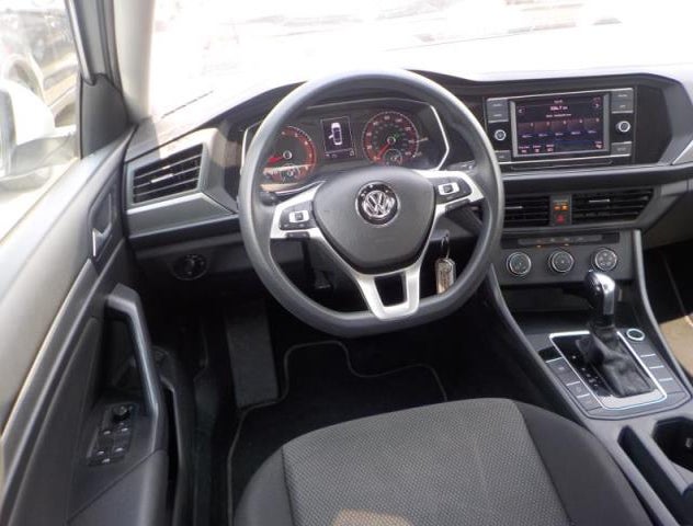 3VWC57BUXKM131828