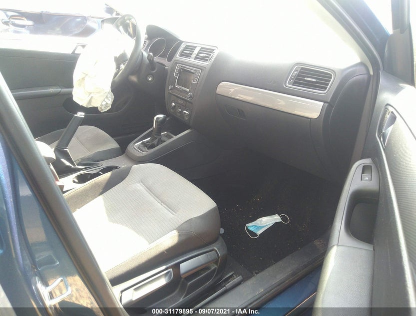 3VW2B7AJ3JM203902