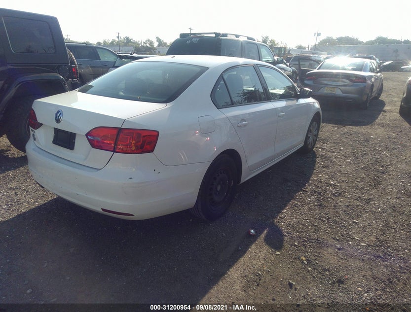 3VW2K7AJ4DM431122