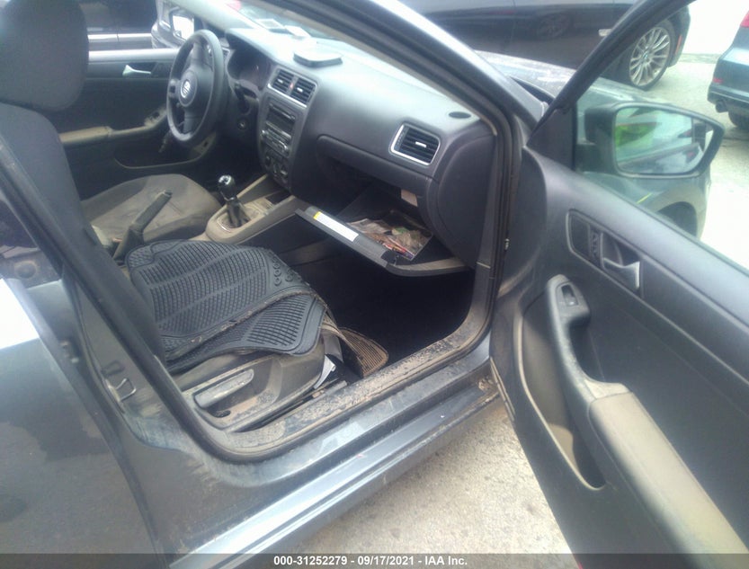 3VW1K7AJ1EM328589