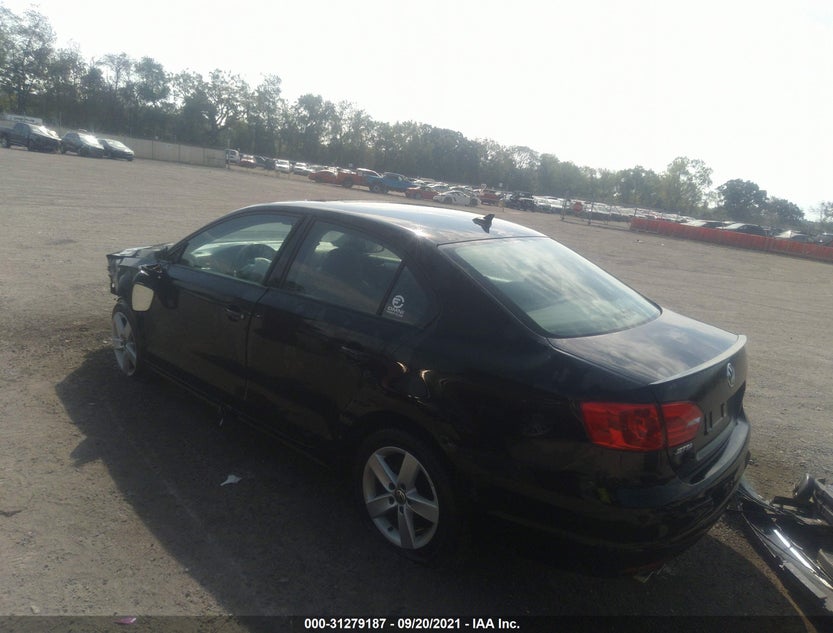 3VWLL7AJ7BM110142