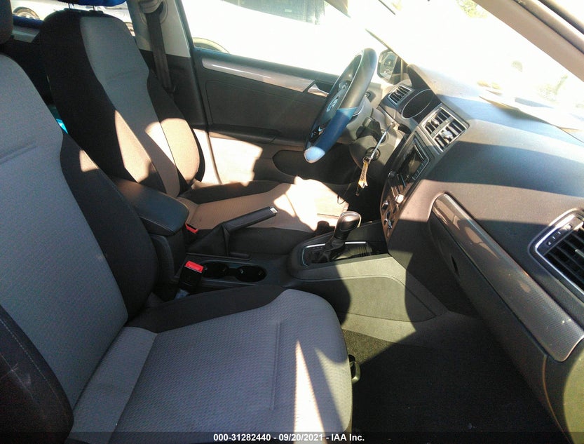 3VW2B7AJ5HM279938
