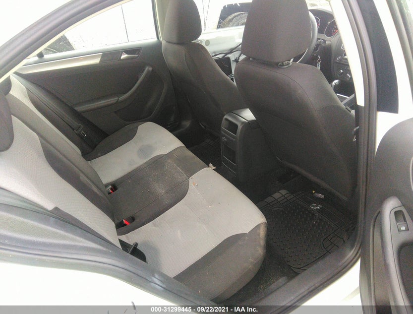3VW2B7AJ7JM209766