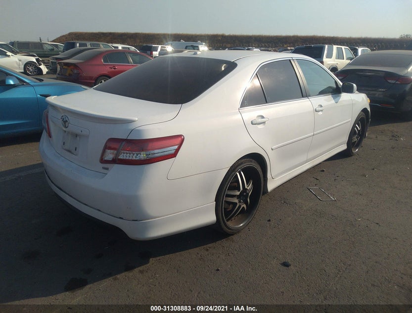 4T1BF3EK8AU580252