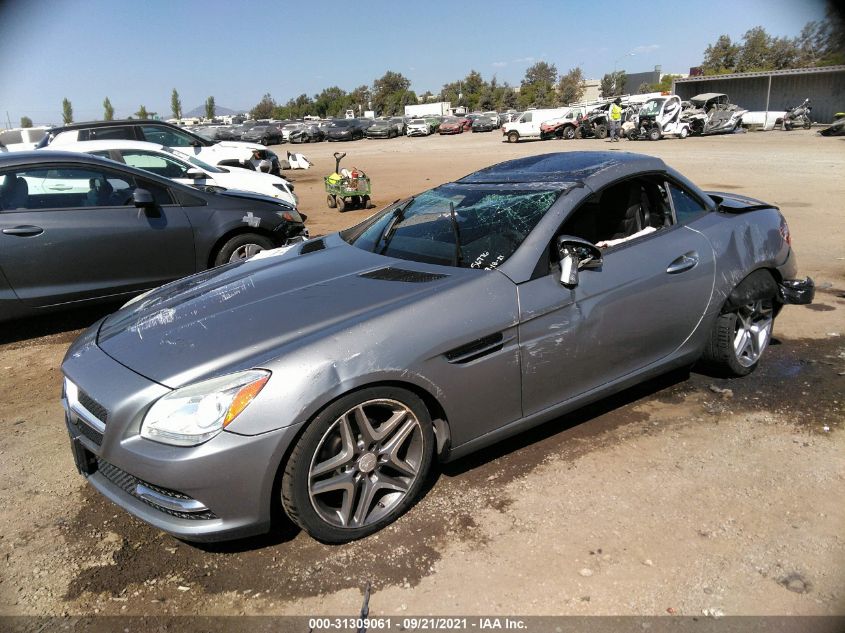 VIN WDDPK4HA8DF058797 2013 Mercedes-Benz SLK-Class,... no.2