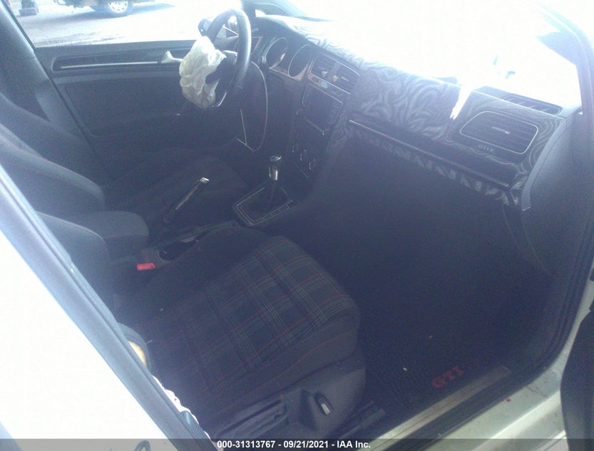 3VW547AUXHM011825