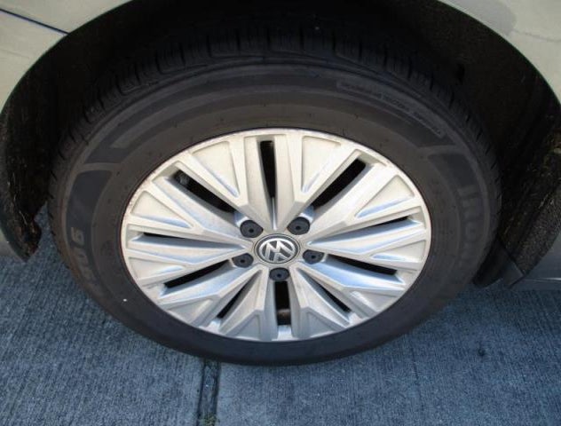 3VWC57BUXKM144787