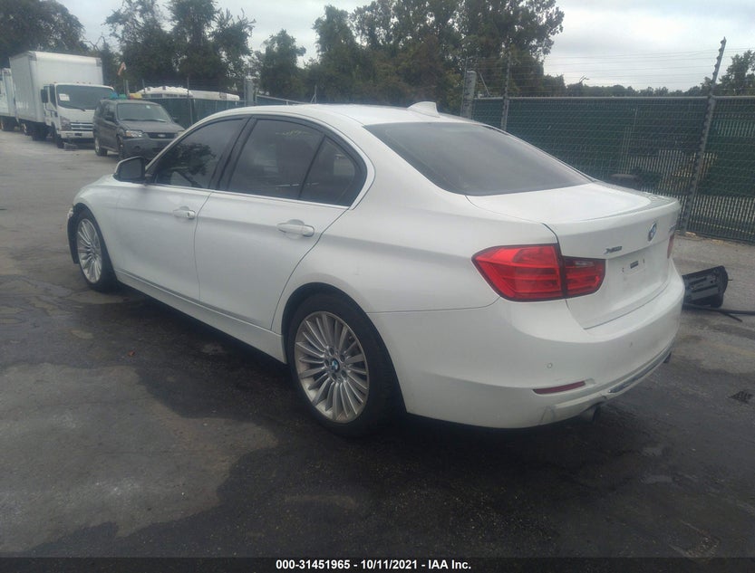 WBA3B9G50FNR99273