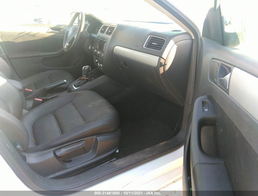 3VWLL7AJ6CM318675