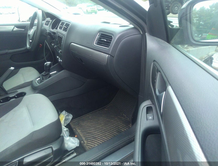 3VW2B7AJXHM318037