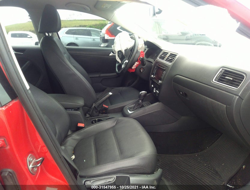 3VWDX7AJ1BM085215